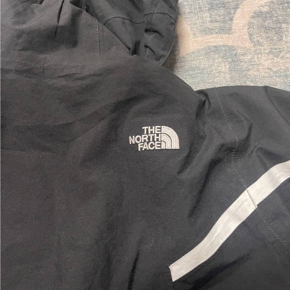 The North Face youth ski jacket - Picture 9 of 9